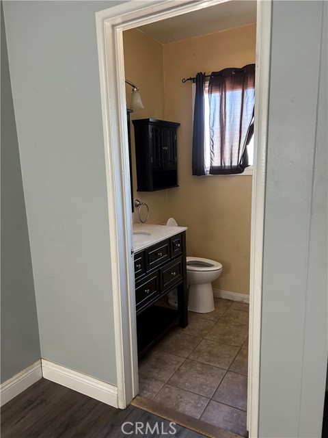 Detail Gallery Image 5 of 8 For 1015 N Roanne Pl, Anaheim,  CA 92801 - 4 Beds | 2 Baths
