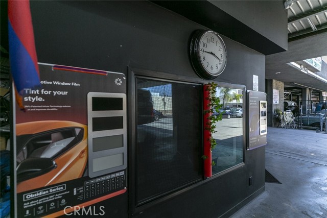 5035 Hollywood Boulevard, Los Feliz CA: https://media.crmls.org/medias/c2ea80dc-5f28-47c4-a566-727cbb4aea63.jpg