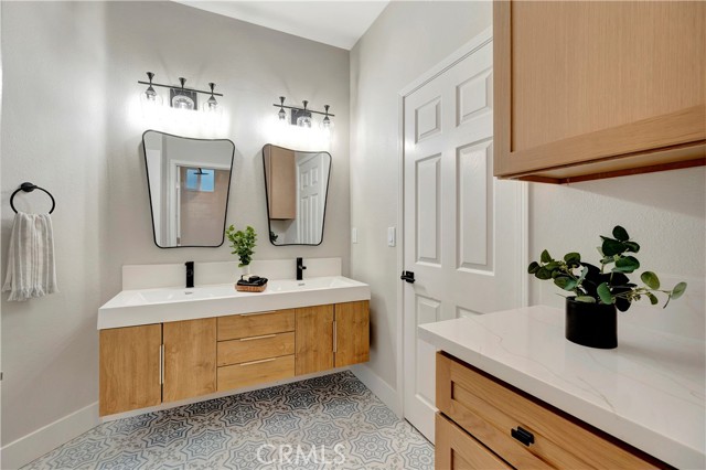 311 22nd Street, Huntington Beach CA: https://media.crmls.org/medias/c2eab79f-14aa-4fcc-8ddb-9b9cacb2e62d.jpg