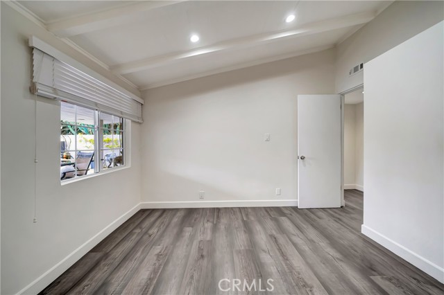 Detail Gallery Image 22 of 43 For 19706 Victory Bld, Woodland Hills,  CA 91367 - 4 Beds | 2 Baths