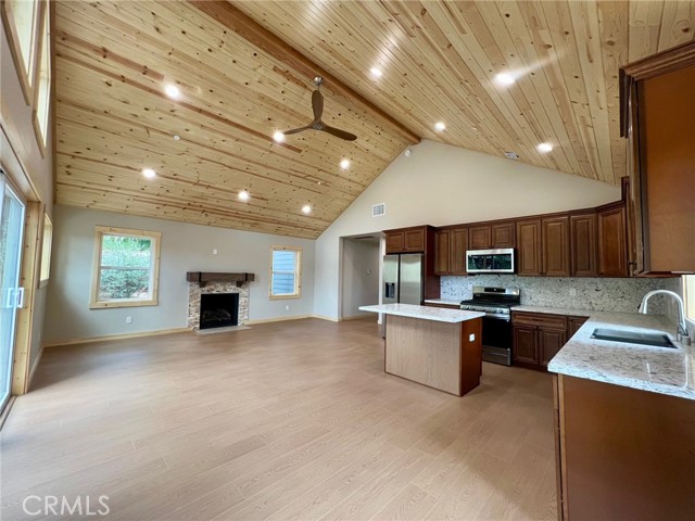 Detail Gallery Image 17 of 34 For 810 Villa Grove Ave, Big Bear City,  CA 92314 - 5 Beds | 3/1 Baths