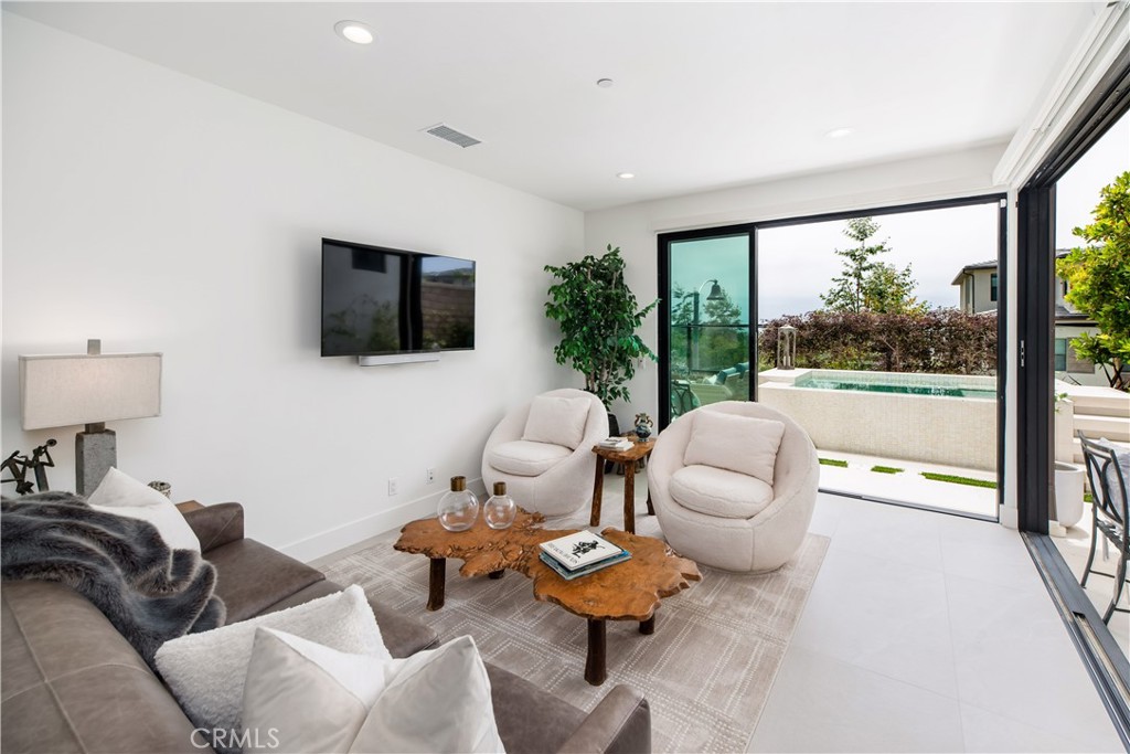 MLS #OC25256638 image #7