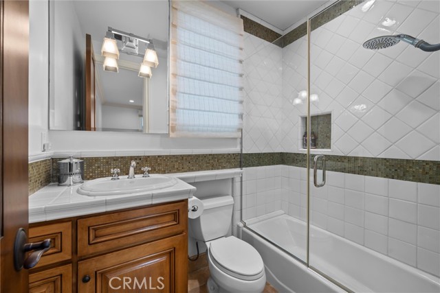114 N Ardmore Avenue, Manhattan Beach CA: https://media.crmls.org/medias/c2ebcbab-0fd6-448d-9a57-20380258cf47.jpg