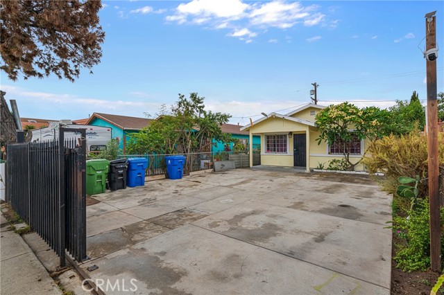 11513 S San Pedro, Los Angeles CA: https://media.crmls.org/medias/c2ec1cae-5a27-4234-b10e-f92148e0cb11.jpg