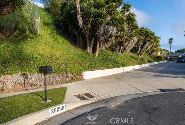 Detail Gallery Image 4 of 28 For 28068 Santona Dr, Rancho Palos Verdes,  CA 90275 - 5 Beds | 3 Baths