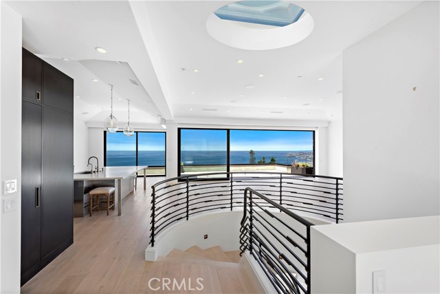 Detail Gallery Image 12 of 64 For 2340 Crestview Dr, Laguna Beach,  CA 92651 - 4 Beds | 5/1 Baths