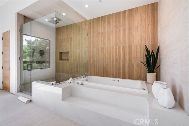 Detail Gallery Image 41 of 43 For 4930 Palomar Dr, Tarzana,  CA 91356 - 6 Beds | 6/1 Baths