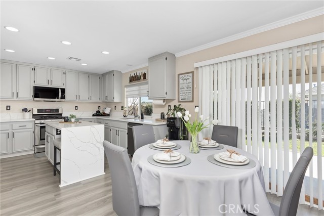 Detail Gallery Image 11 of 32 For 2601 W Meyers Rd, San Bernardino,  CA 92407 - 5 Beds | 3 Baths