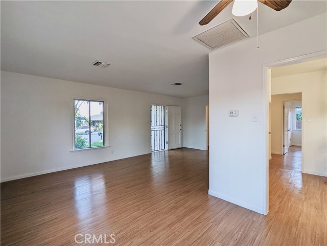 Detail Gallery Image 5 of 16 For 15239 Lorne St, Panorama City,  CA 91402 - – Beds | – Baths