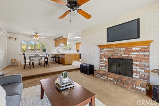7 Pinecrest Circle, Chico CA: https://media.crmls.org/medias/c2eec84f-53ea-46f2-bbe7-19f0229e6ce6.jpg