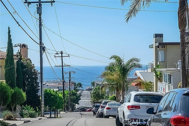 641 13th Street, Manhattan Beach, California 90266, 4 Bedrooms Bedrooms, ,1 BathroomBathrooms,Residential,Sold,13th,SB22214141