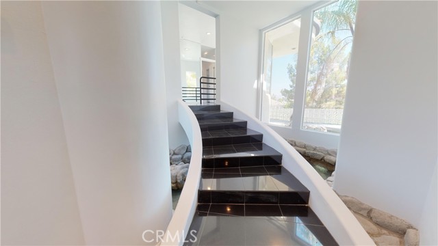 22500 N Summit Ridge Circle, Chatsworth CA: https://media.crmls.org/medias/c2ef7cef-205a-45a2-ab71-4a59387dab6c.jpg