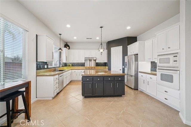 Detail Gallery Image 10 of 35 For 36109 Eagle Ln, Beaumont,  CA 92223 - 3 Beds | 2/1 Baths