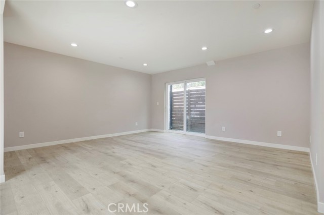 Detail Gallery Image 5 of 25 For 15557 Wyandotte St, Van Nuys,  CA 91406 - 3 Beds | 2 Baths