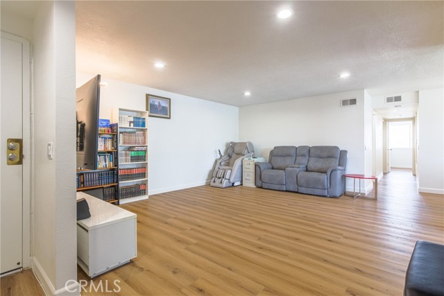 Detail Gallery Image 16 of 42 For 13526 La Jolla Cir #207-D,  La Mirada,  CA 90638 - 2 Beds | 2 Baths