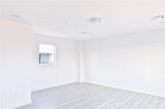 Detail Gallery Image 7 of 16 For 14614 Vanowen, Van Nuys,  CA 91405 - 4 Beds | 5 Baths