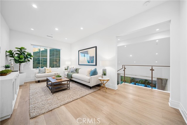 101 Lustro, Irvine CA: https://media.crmls.org/medias/c2f1f1f0-1661-4209-94fa-ac493f3b886f.jpg