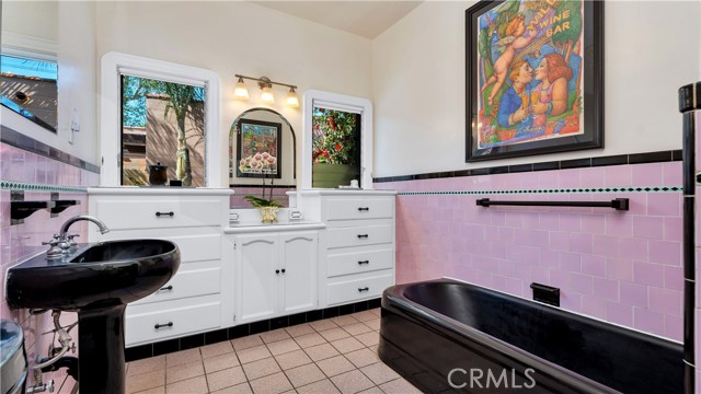 Detail Gallery Image 52 of 69 For 2042 N Ross St, Santa Ana,  CA 92706 - 3 Beds | 2/1 Baths