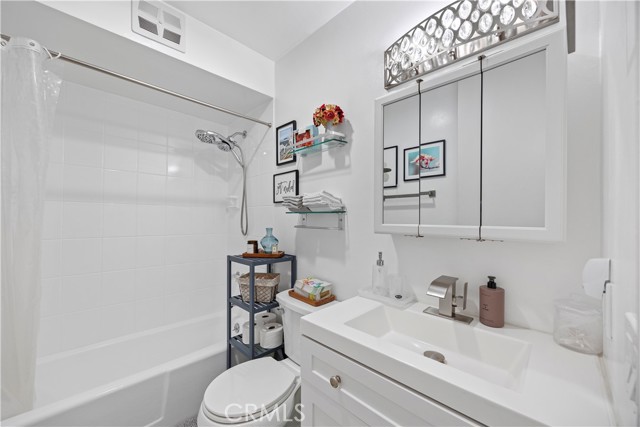 Detail Gallery Image 15 of 58 For 6315 Green Valley #100,  Culver City,  CA 90230 - 2 Beds | 2 Baths