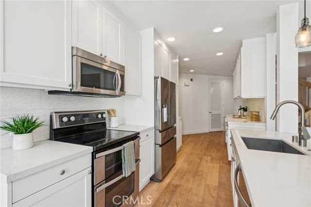Detail Gallery Image 10 of 25 For 750 S Bundy Dr #304,  Los Angeles,  CA 90049 - 2 Beds | 2/1 Baths
