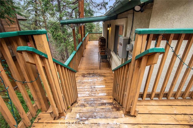 513 W Victoria Court, Lake Arrowhead CA: https://media.crmls.org/medias/c2f2a73d-fc81-410b-b42a-0010d1954fbb.jpg
