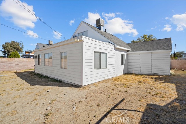 44043 Hoban Avenue, Lancaster CA: https://media.crmls.org/medias/c2f2cf64-d633-44fd-9259-861fbd4a88c9.jpg