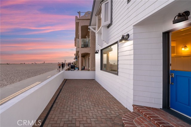 Detail Gallery Image 5 of 33 For 2500 W Oceanfront, Newport Beach,  CA 92663 - 3 Beds | 3 Baths