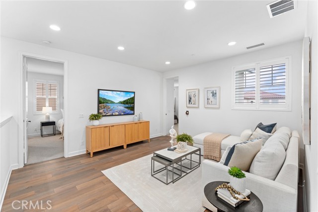 287 Barnes Road, Tustin CA: https://media.crmls.org/medias/c2f3c25b-68a2-44f8-ae34-48c7019bfbd2.jpg