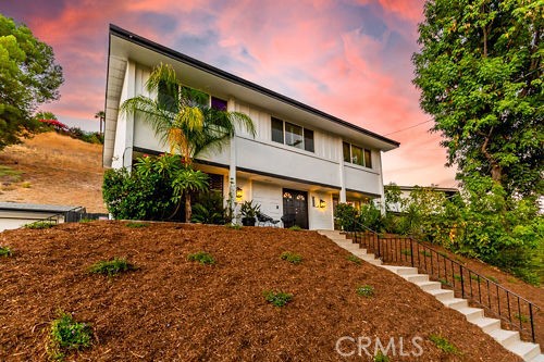 23413 Oxnard Street photo 2
