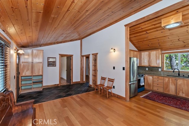 Detail Gallery Image 14 of 42 For 32765 Cougar, Arrowbear,  CA 92382 - 3 Beds | 1 Baths