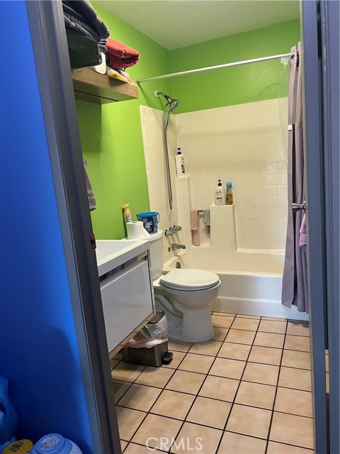 9122 S Hoover Street, Los Angeles CA: https://media.crmls.org/medias/c2f4ef06-2e4d-4a0c-900f-e533b99764cf.jpg