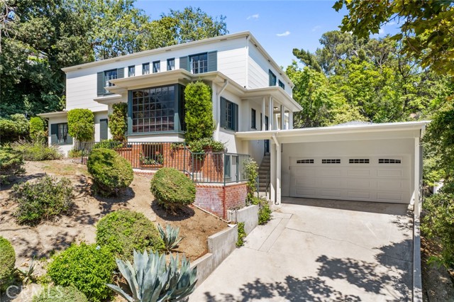1624 Arboles Drive, Glendale CA: https://media.crmls.org/medias/c2f607cf-6056-4348-81b9-2a5a54462f3e.jpg