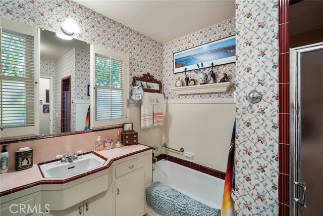 132 N Jewell Place, Orange CA: https://media.crmls.org/medias/c2f6a8fa-6fcf-408e-8015-0489a8960eb0.jpg