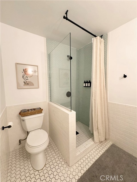 813 W Beach Avenue, Inglewood CA: https://media.crmls.org/medias/c2f79dfe-88f7-4769-a580-1037545a9711.jpg