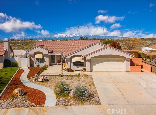 Detail Gallery Image 1 of 29 For 14329 Stone Creek Trl, Hesperia,  CA 92344 - 3 Beds | 2 Baths