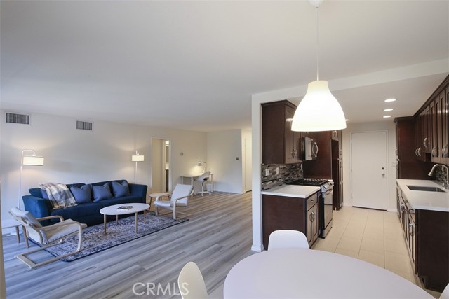 382 E California Boulevard, Pasadena CA: https://media.crmls.org/medias/c2f8ca37-183e-4bf8-8e4a-0742c094f0c8.jpg