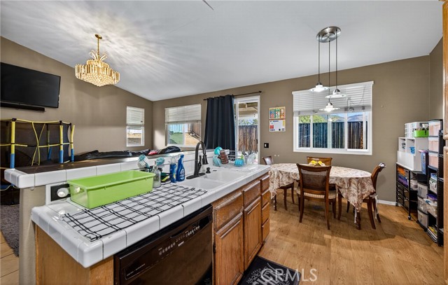 Detail Gallery Image 6 of 17 For 31611 Saddle Ridge, Lake Elsinore,  CA 92532 - 3 Beds | 2 Baths