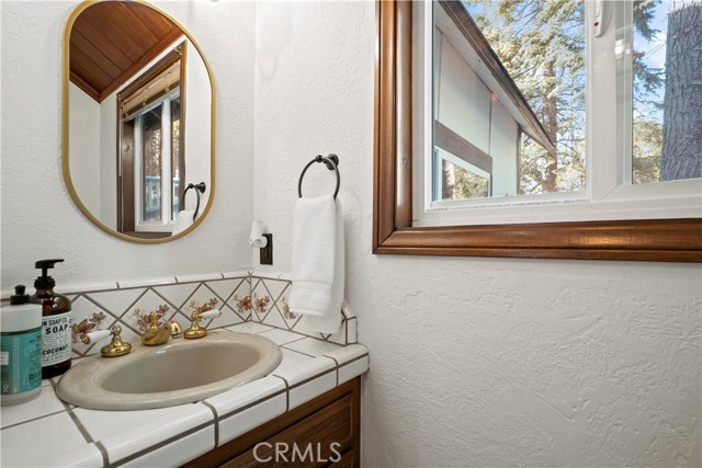 Detail Gallery Image 10 of 69 For 236 North Grass Valley Road, Lake Arrowhead,  CA 92352 - 4 Beds | 5 Baths