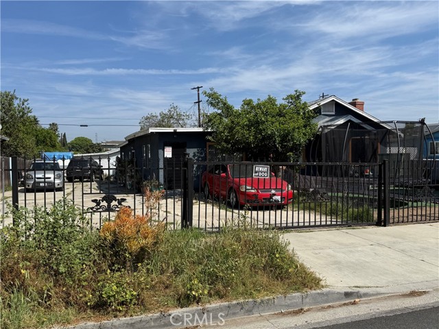 Detail Gallery Image 2 of 3 For 1231 W 104th, Los Angeles,  CA 90044 - 3 Beds | 3 Baths
