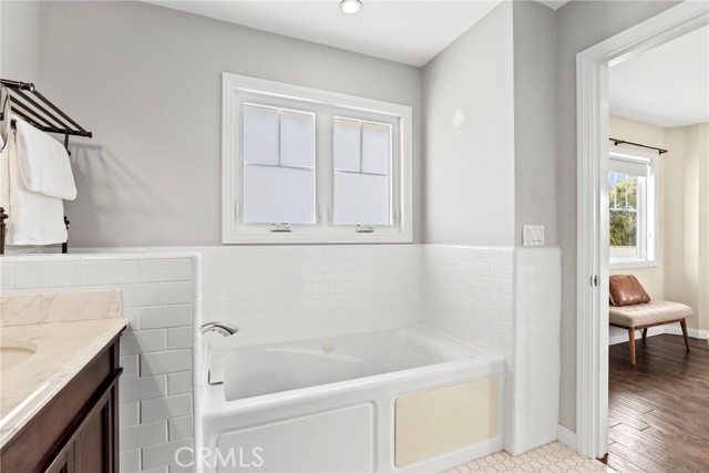 1069 Avenue D, Redondo Beach CA: https://media.crmls.org/medias/c2fa6b68-9ba9-40f5-bcd3-721f49ed841a.jpg