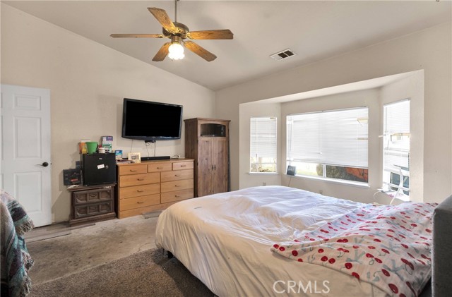 27818 Hummingbird Lane, Helendale CA: https://media.crmls.org/medias/c2fa6d0a-2a4c-4dd6-a5a9-b9a5527e3f8d.jpg