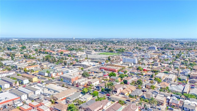 10955 S Spring Street, Los Angeles CA: https://media.crmls.org/medias/c2fbef55-681a-427d-9b38-3d70e213285e.jpg