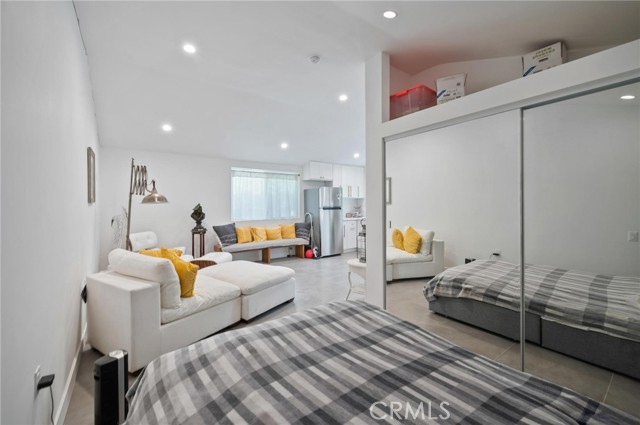 20955 De Mina Street, Woodland Hills CA: https://media.crmls.org/medias/c2fcee2d-819c-4901-8772-81e55fdb0c5c.jpg