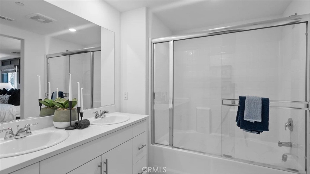 https://media.crmls.org/medias/c2fe1dae-6fcf-4ab8-9586-69ca46ad3914.jpg?preset=X-Large