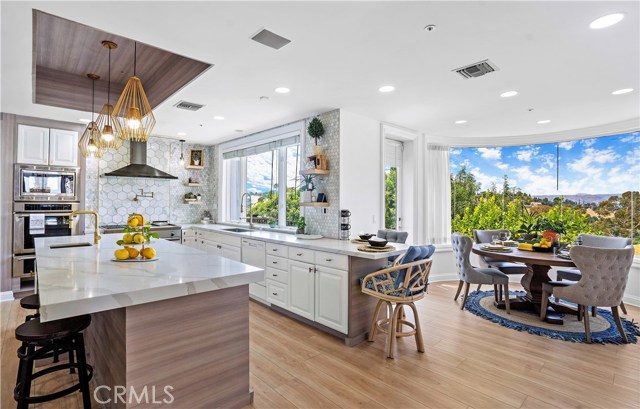 21610 Medina Estates Drive Woodland Hills, California 21610 Medina Estates Drive