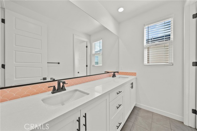 Detail Gallery Image 38 of 56 For 17715 Hillside, Canyon Country,  CA 91350 - 4 Beds | 4 Baths