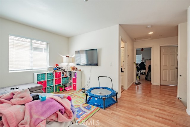 Detail Gallery Image 13 of 26 For 8554 Burnet Ave #114,  North Hills,  CA 91343 - 3 Beds | 2/1 Baths
