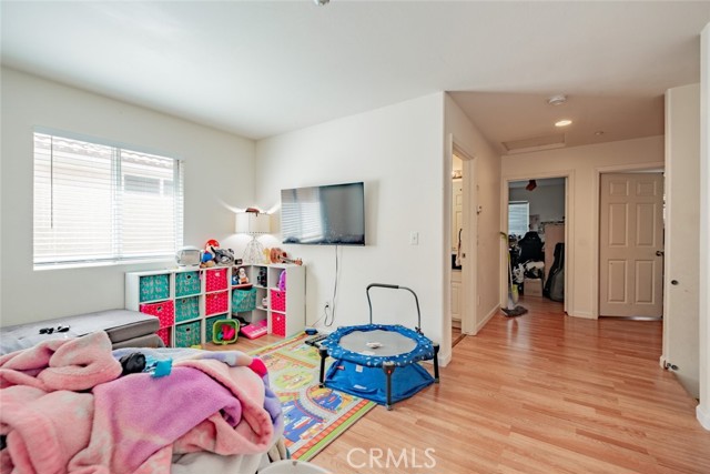 Detail Gallery Image 13 of 26 For 8554 Burnet Ave #114,  North Hills,  CA 91343 - 3 Beds | 2/1 Baths