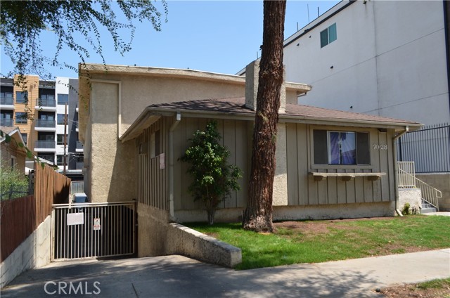 7028 Alabama Avenue, Canoga Park CA: https://media.crmls.org/medias/c2fee664-2f02-4f31-8209-e9b6bd998eb0.jpg