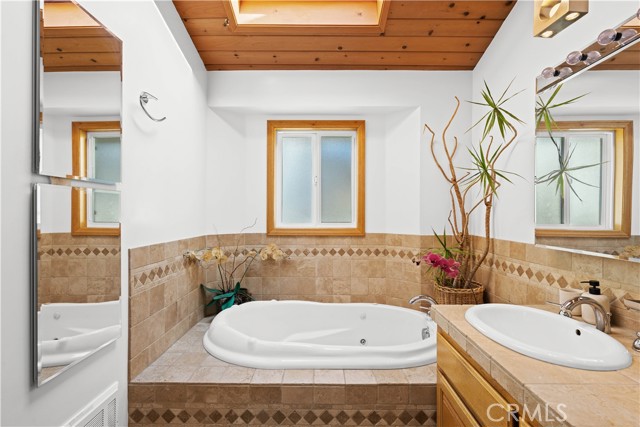 Detail Gallery Image 26 of 49 For 33 16th St, Hermosa Beach,  CA 90254 - 4 Beds | 4 Baths